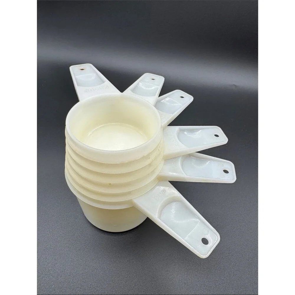 Set of 6 Tupperware Speckled White Measuring Cups